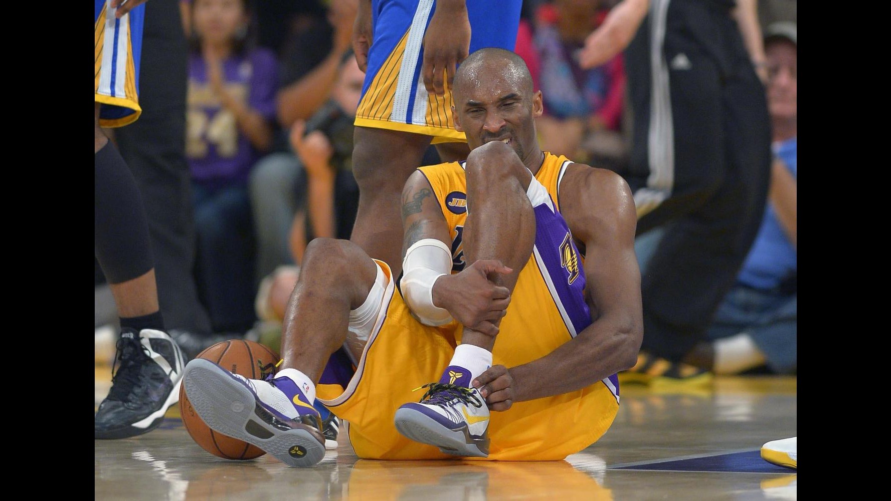 Basket, Nba: Kobe Bryant sotto i ferri, in campo tra 9 mesi