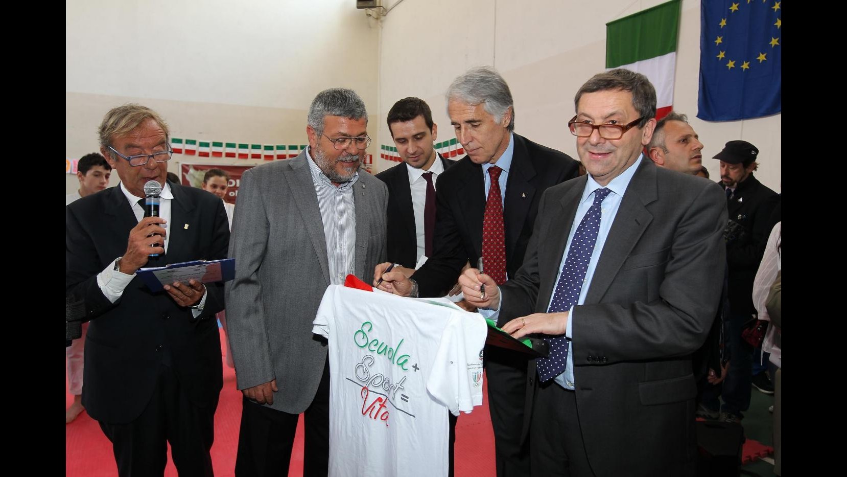 Malagò a Scampia, accordo Coni-Miur per promozione sport a scuola