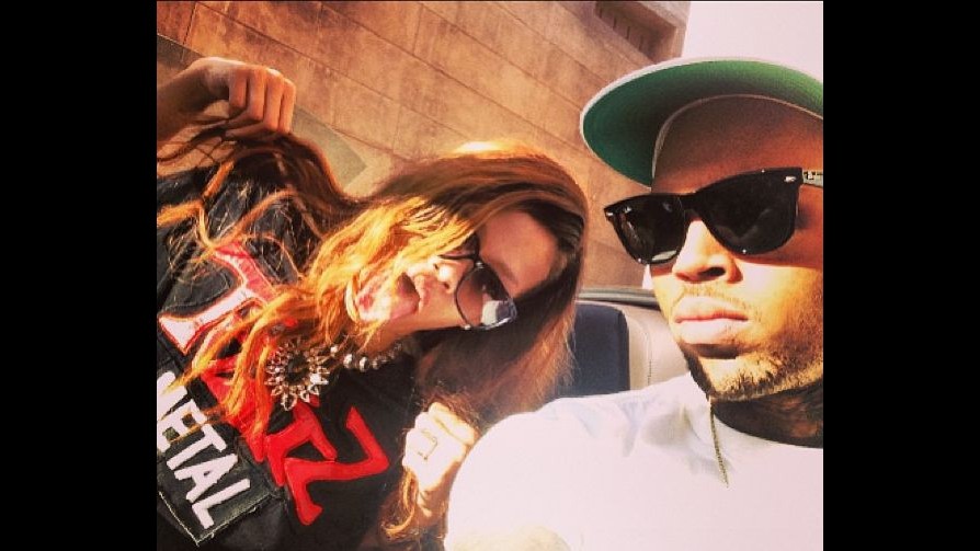 Rihanna pubblica foto con Chris Brown sotto il sole della California
