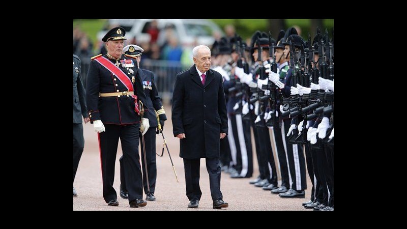 Norvegia, Shimon Peres in visita: a Oslo proteste contro Israele