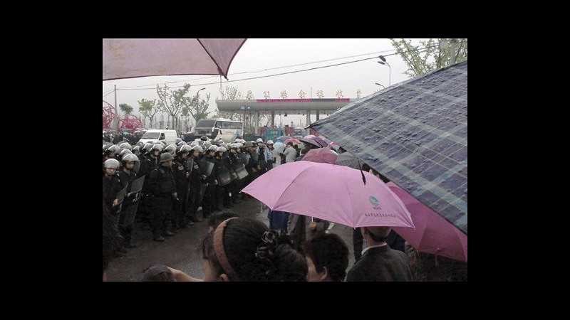 Cina, 60 arresti per proteste contro inceneritore a Hangzhou