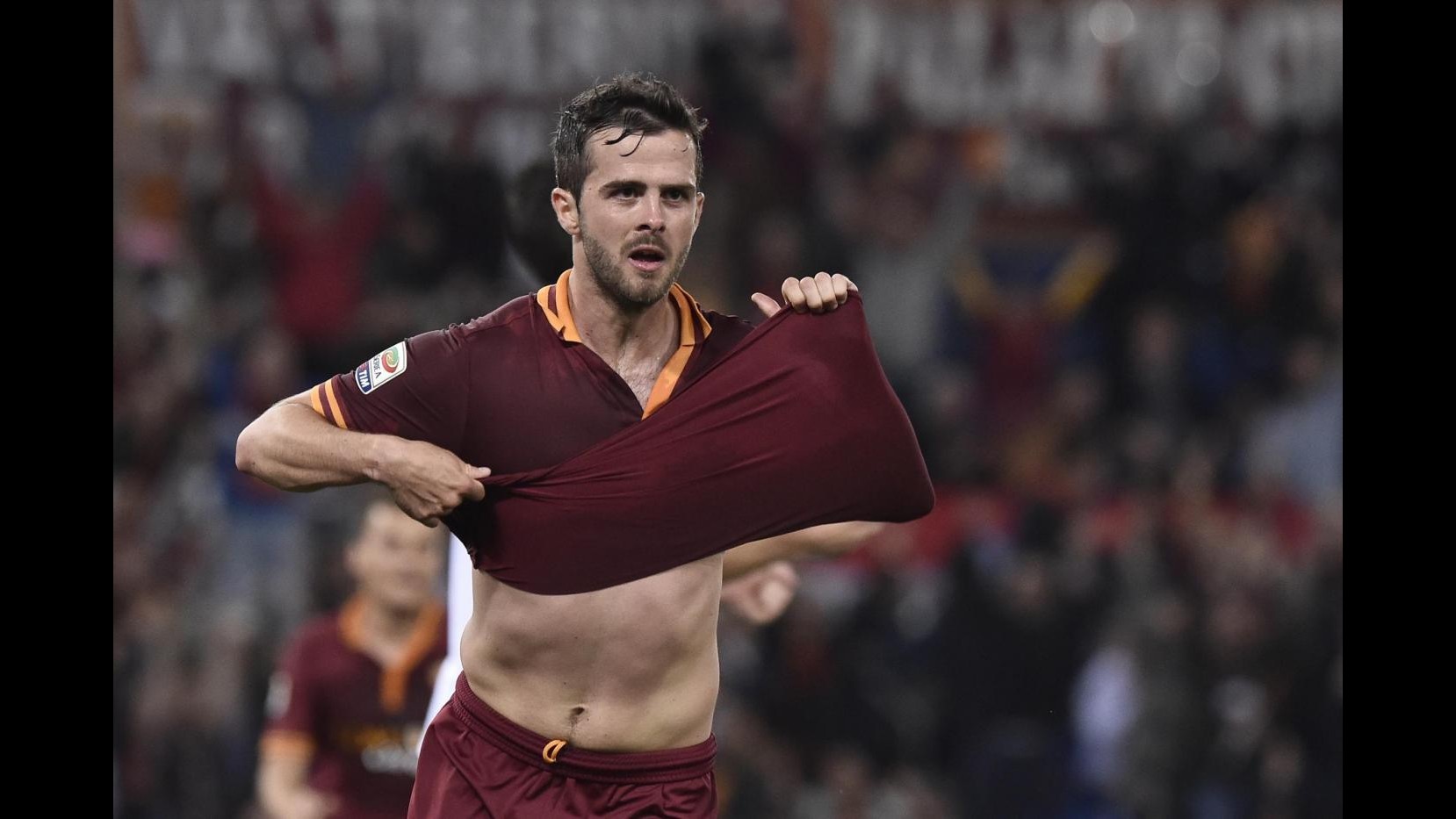 Roma, finito tormentone Pjanic: rinnova fino al 2018