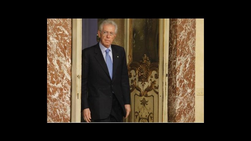 Monti: Italia non sta contagiando nessuno, spread in calo
