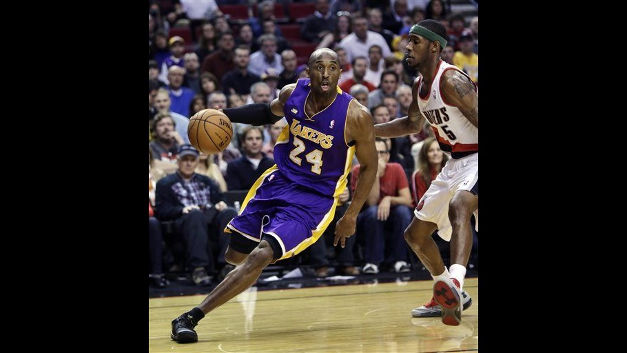 Nba, super Bryant trascina Lakers. Denver, 21/a vittoria in casa