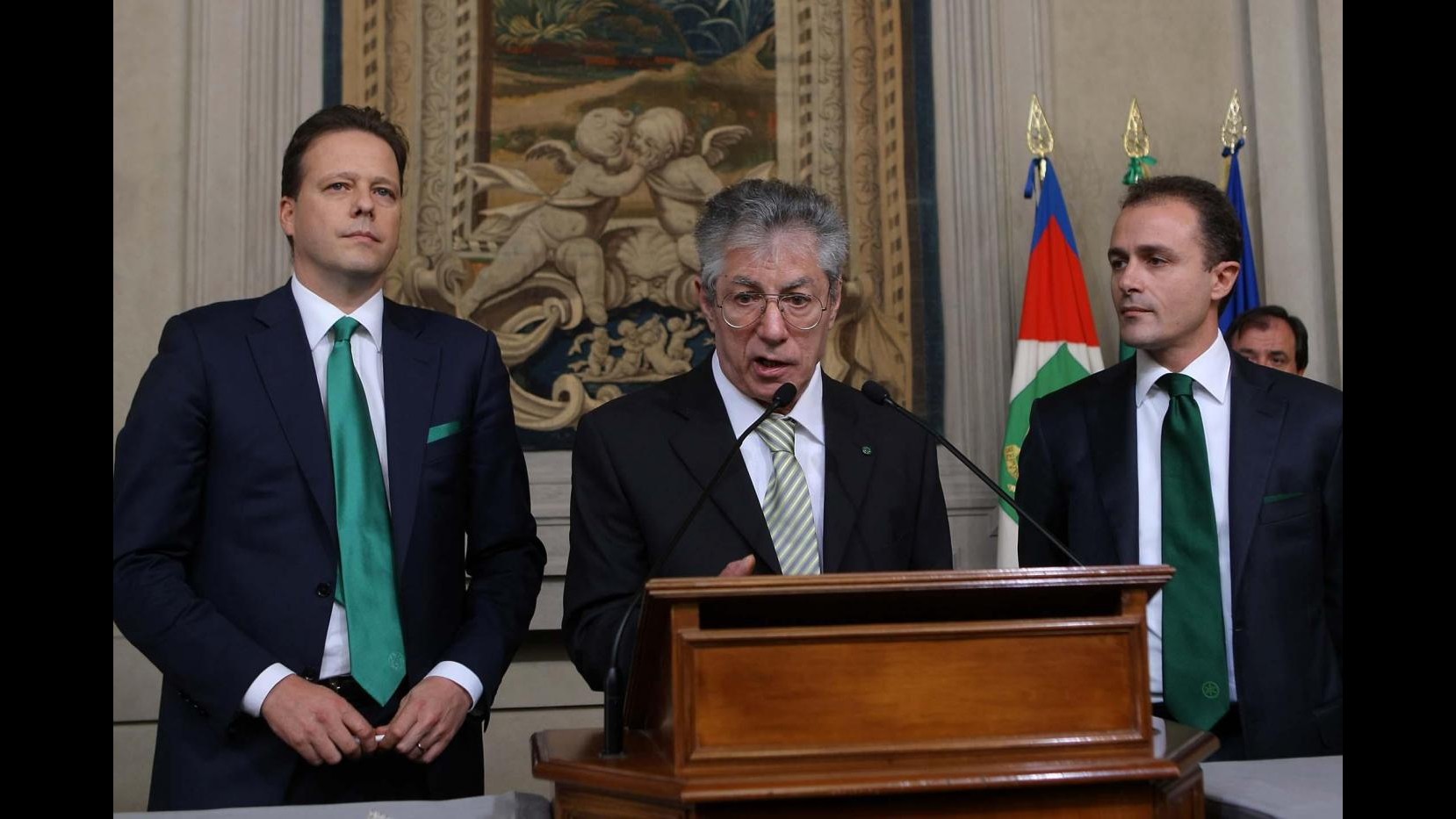 Lega Nord, la ‘base’ chiede espulsione da partito per Reguzzoni