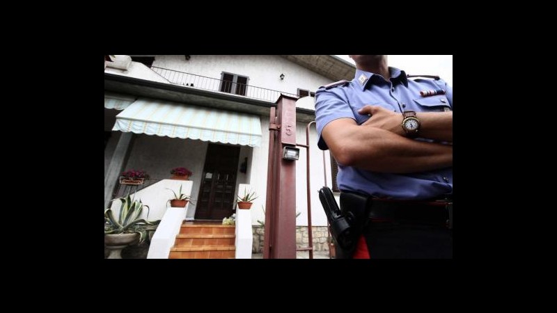 Bari, sottraggono ai dipendenti mezzo stipendio: due in arresto