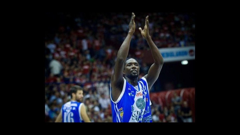 Basket, playoff Serie A: Sassari sbanca Forum 90-83, Milano ko in gara 2. Serie sull’1-1