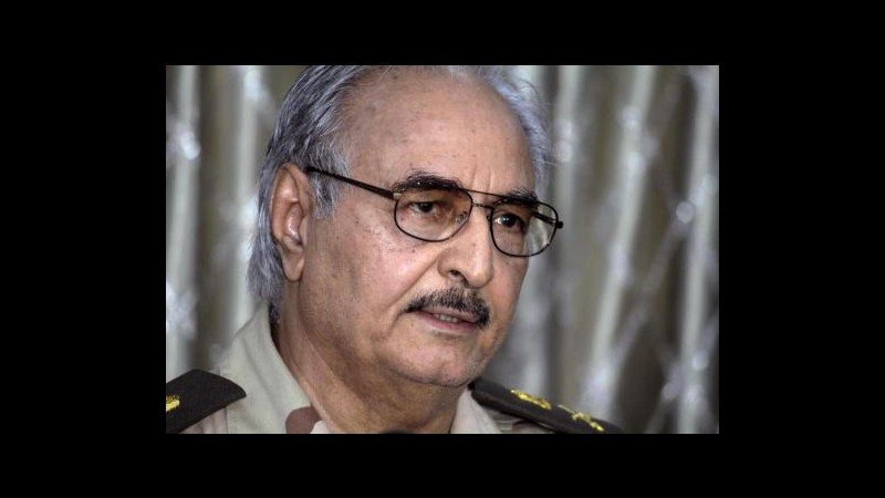 Libia, jet di Hiftar bombarda postazioni islamiste a Bengasi