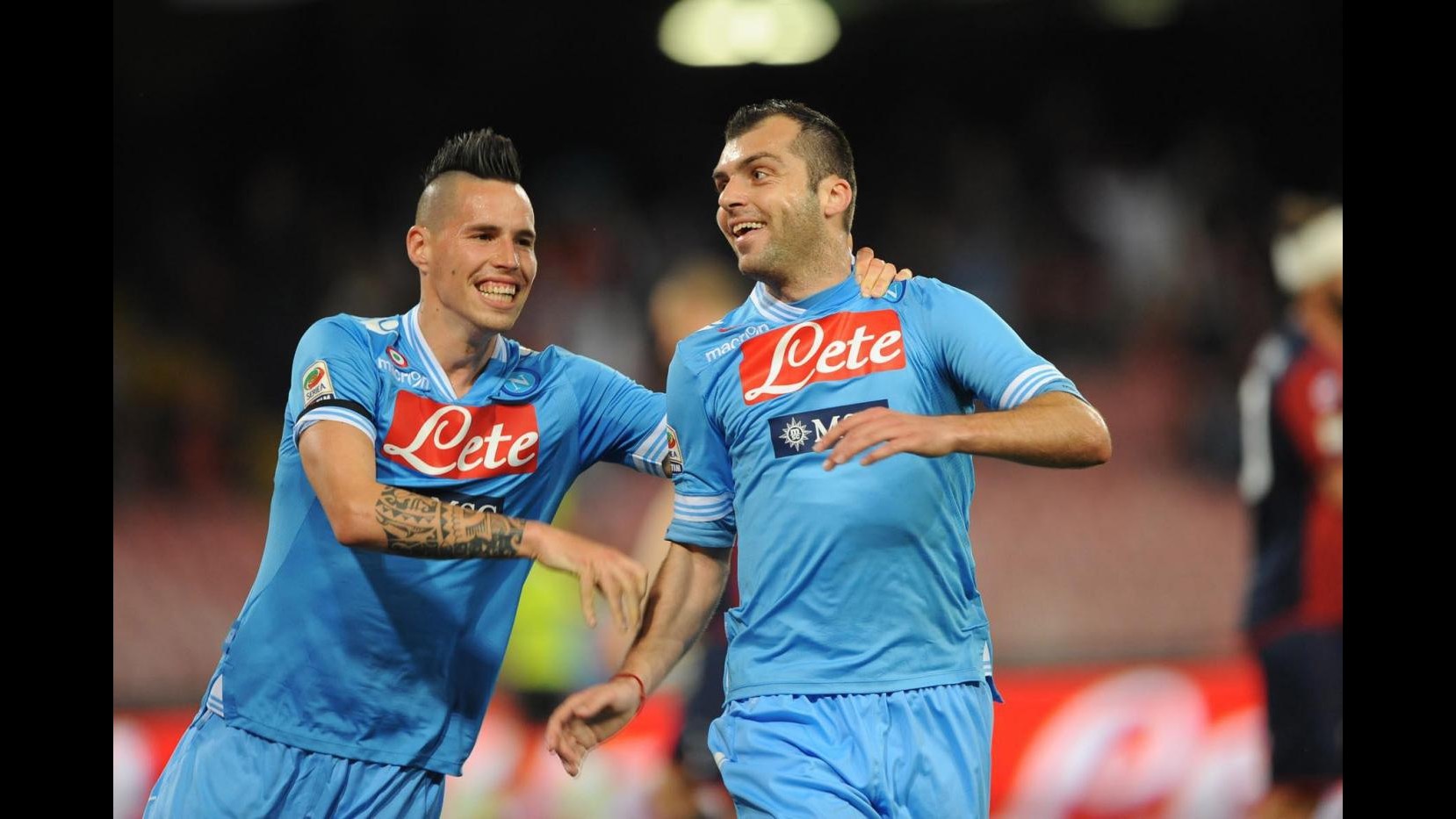 Pandev-Dzemaili, Napoli affonda Genoa e si porta a +4 sul Milan