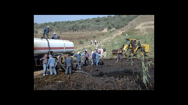 Siria, sempre più pozzi in mano ai ribelli: regime senza soldi