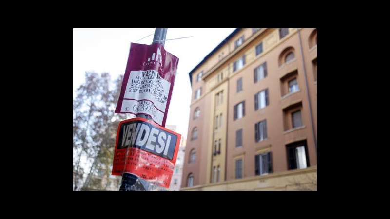 Roma, ondata di occupazioni dei movimenti per la casa: ‘Basta favole’