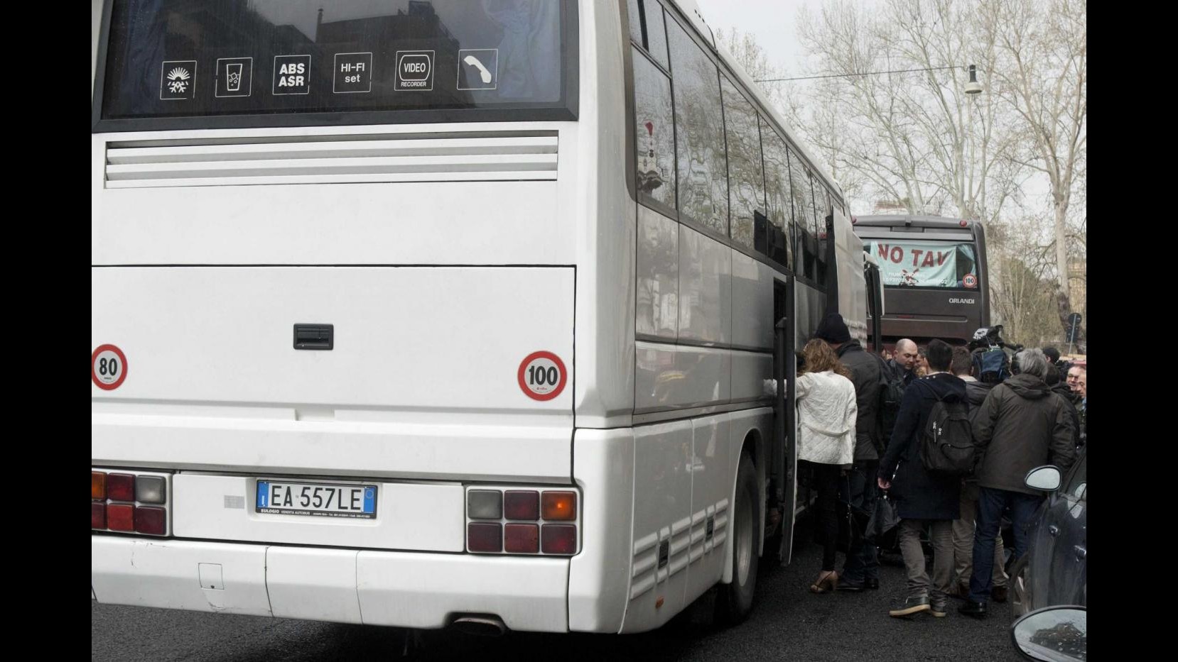 M5S, Bertorotta in viaggio da Grillo: Non attendo ‘imbeccate’, poi l’Aquila