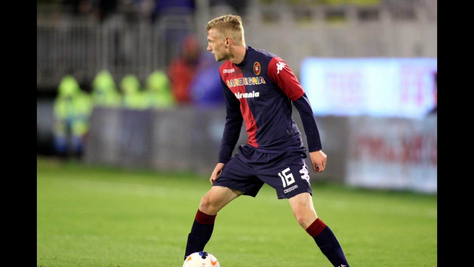 Calcio, Cagliari: Infortunio al ginocchio in Svezia per Eriksson