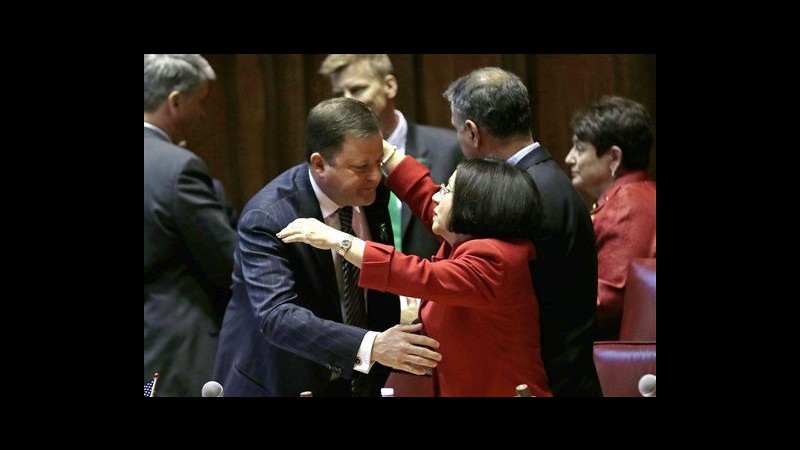Usa, governatore firma: Connecticut ha nuova legge su armi da fuoco