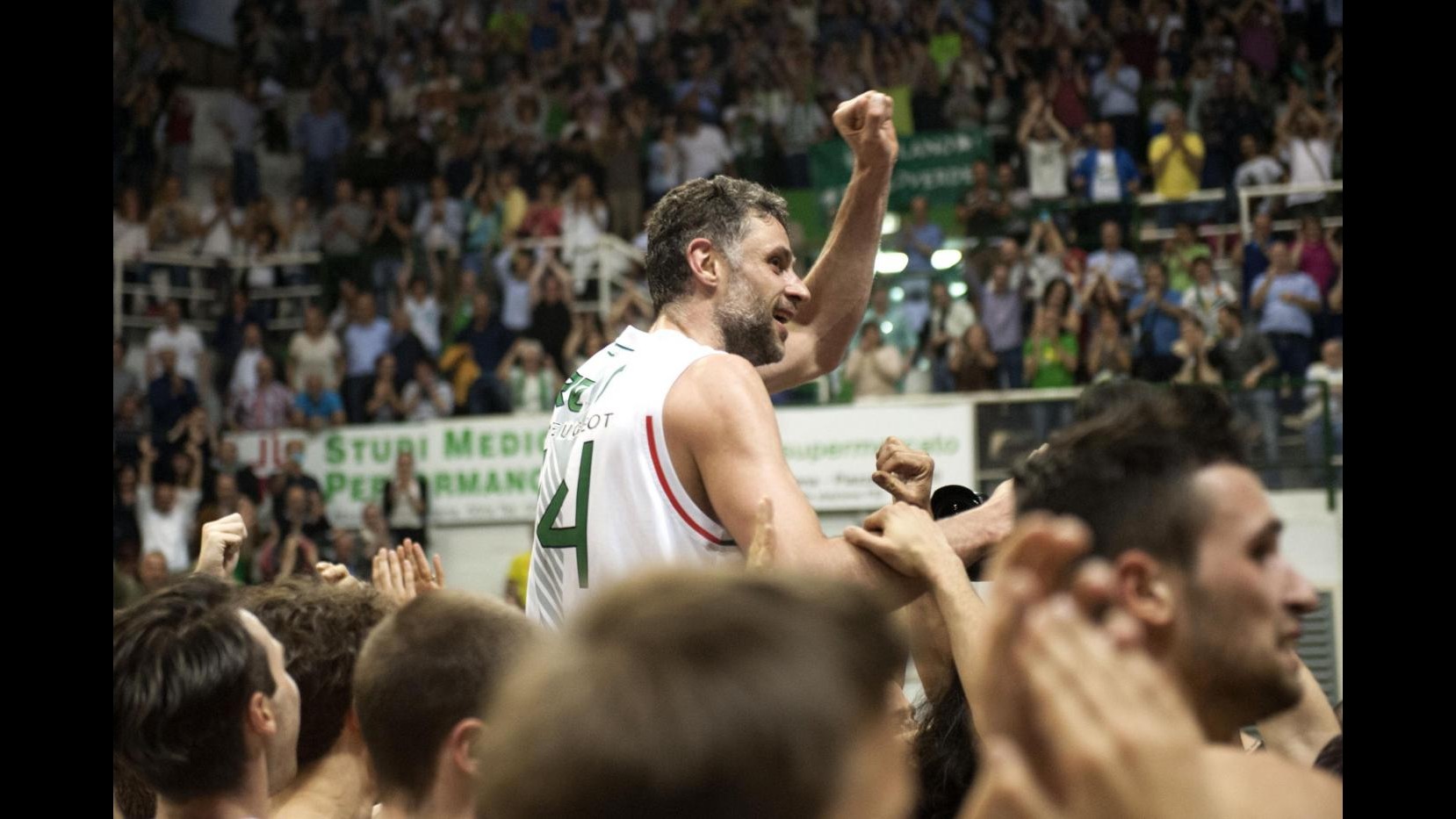 Basket, playoff Serie A: Siena in semifinale, Reggiana battuta 84-79 in gara-5