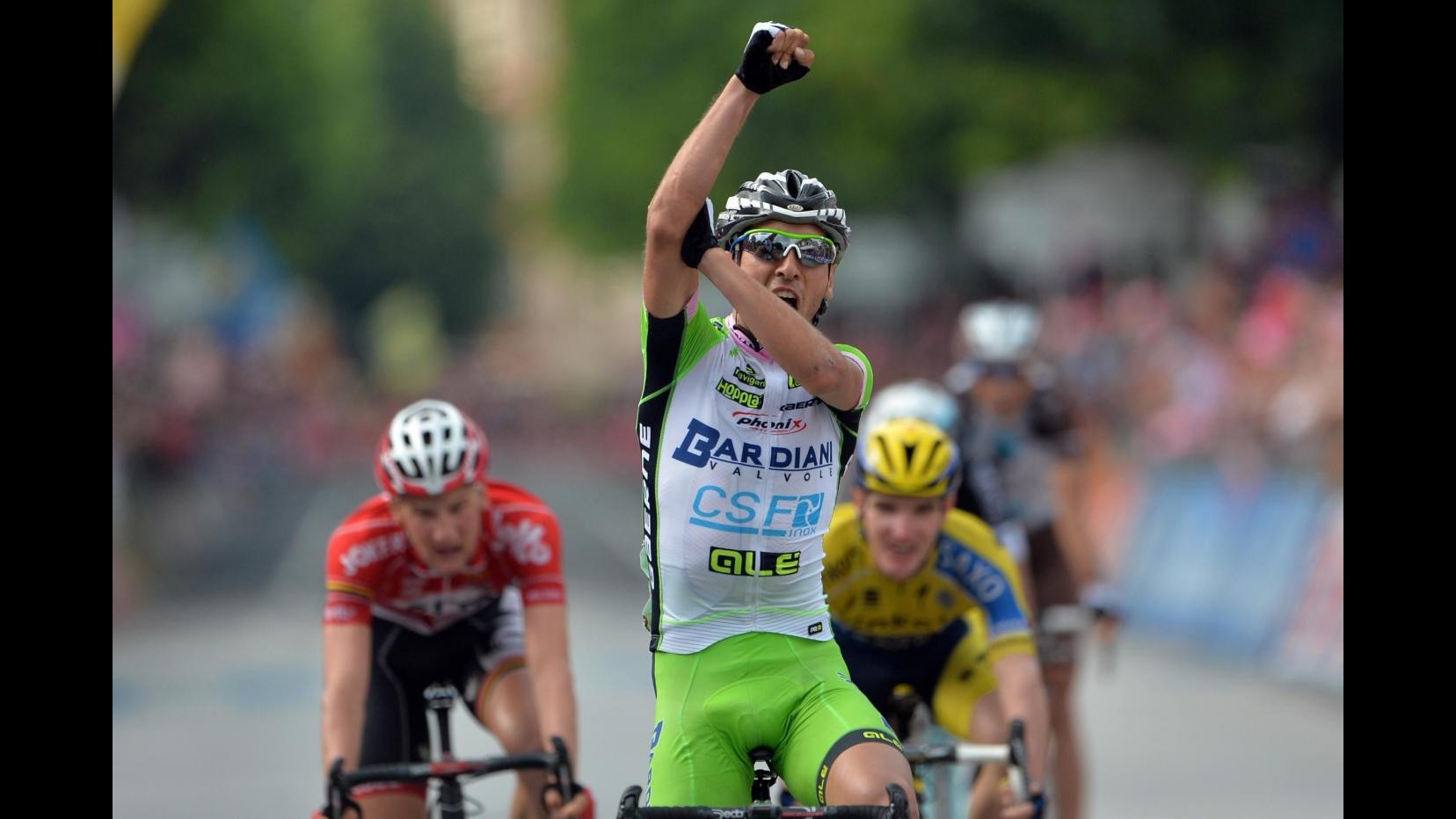 Giro d’Italia: il trionfo di Pirazzi con un ‘gestaccio’ di troppo