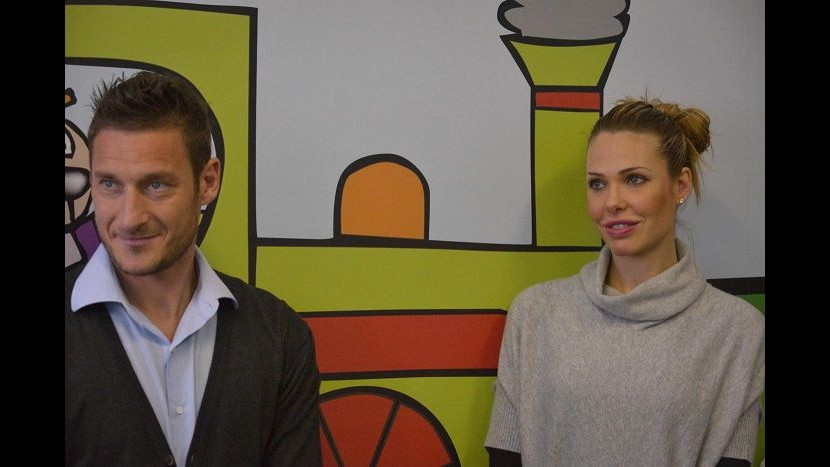Roma, Totti e Ilary Blasi inaugurano reparto infantile al Gemelli