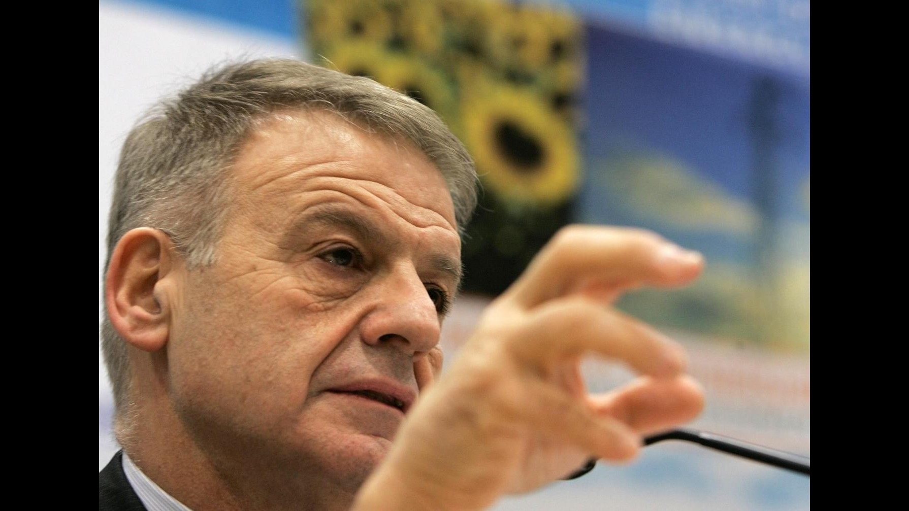 Comune di Latina revoca cittadinanza onoraria a ex ministro Clini
