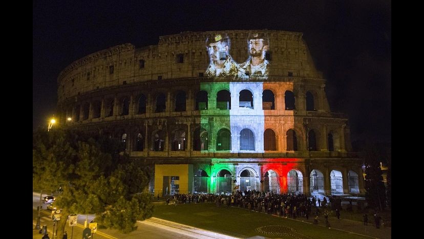 Marò, luci Colosseo spente in solidarietà a Girone e Latorre