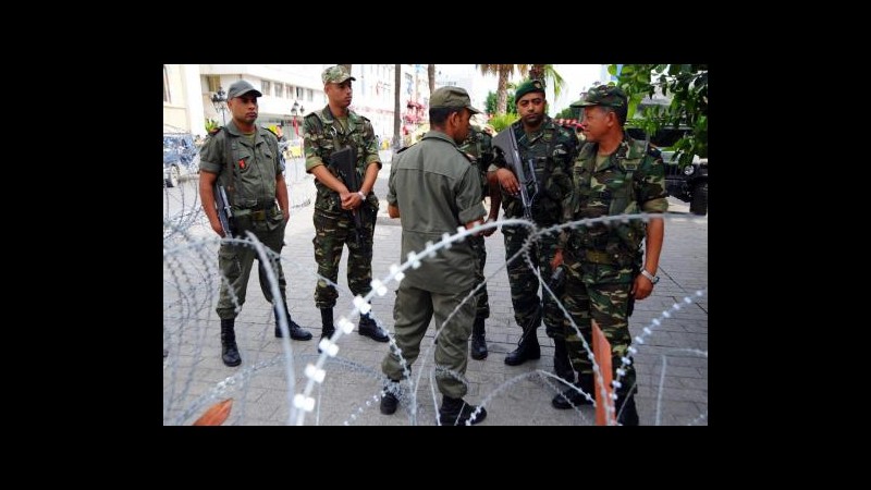 Tunisia, militanti attaccano casa ministro Interno: morti 4 poliziotti