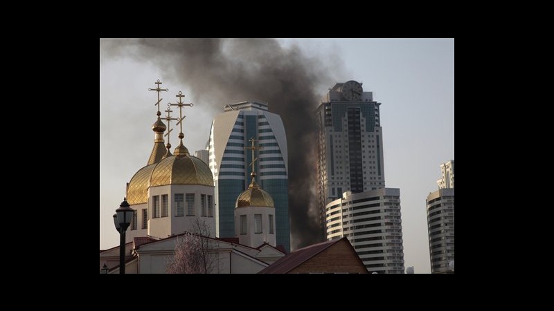 Russia, fiamme in grattacielo di Grozny: 30 evacuati, nessun ferito