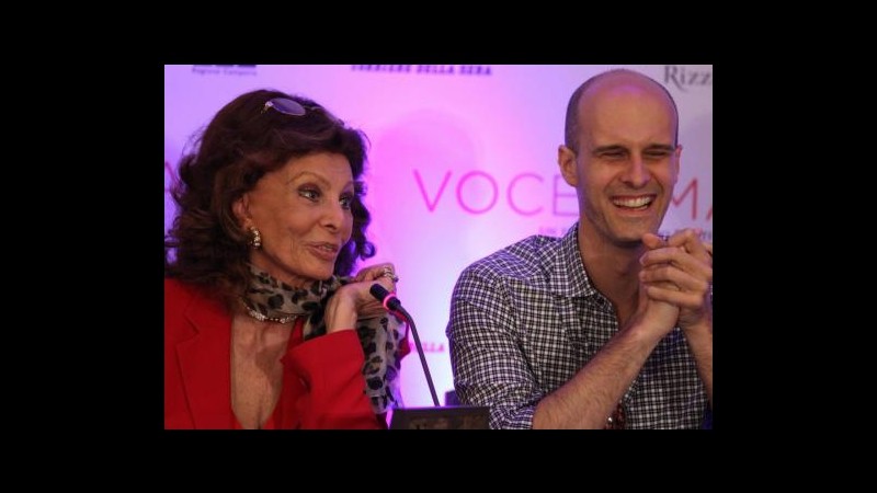La Loren presenta ‘Voce umana’ a Napoli. Premiata dai David Donatello