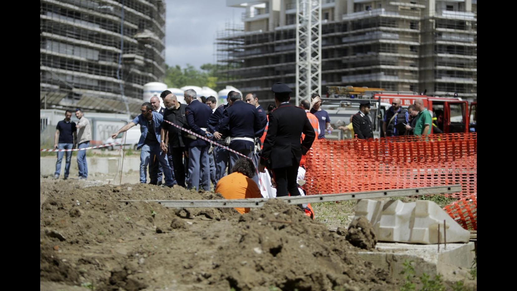 Roma, crollo in cantiere edile: morto un operaio, tre salvati