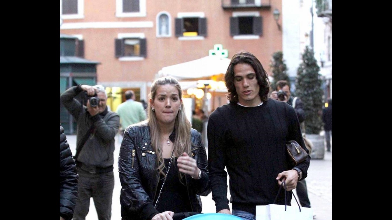 La moglie di Cavani: Tra noi due non è finita, non stiamo divorziando