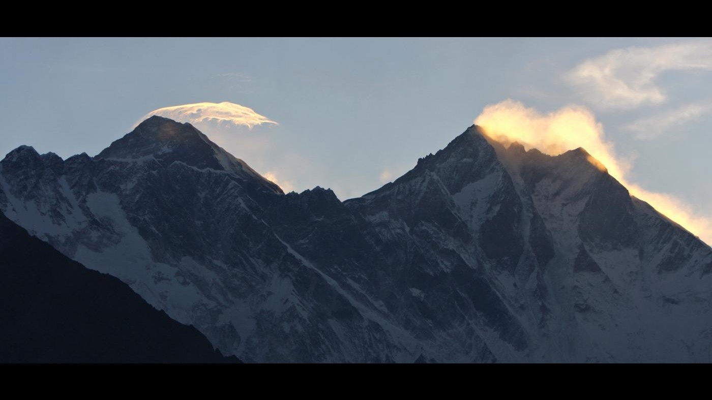 Everest, lite fra Sherpa e alpinisti tra cui S.Moro: accuse reciproche
