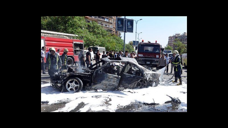 Siria, premier scampa ad attentato a Damasco: morta guardia del corpo
