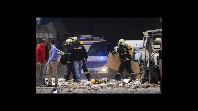 Forte esplosione nel centro di Praga: si temono 40 feriti
