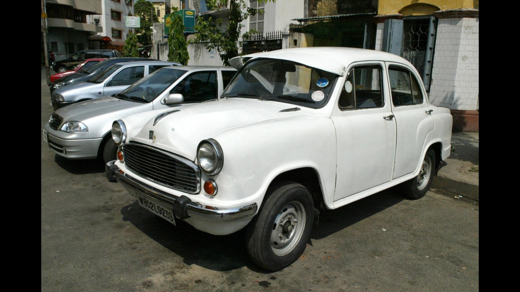 India, fermata la produzione della Ambassador, l’auto dei premier