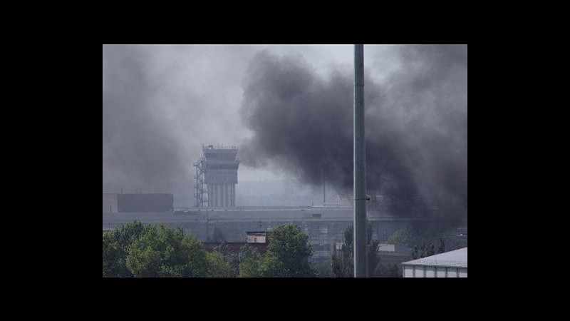 Ucraina, raid aerei dell’esercito su filorussi in aeroporto Donetsk