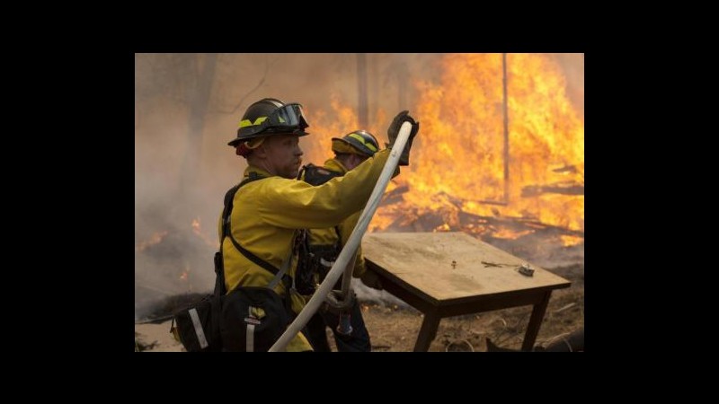 Usa, gigantesco incendio in Alaska: evacuate oltre mille strutture