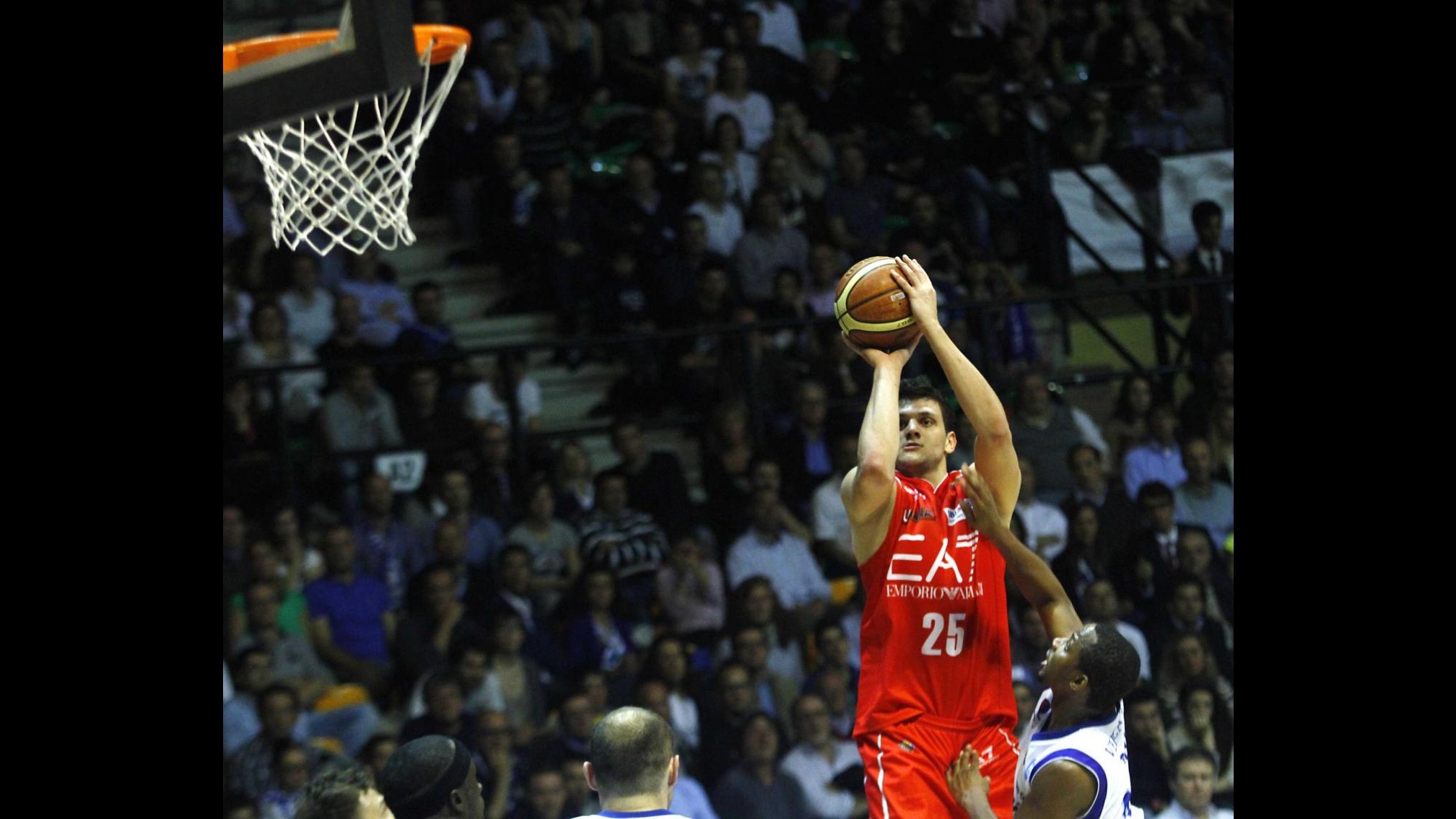 Basket, Serie A: Milano vince derby con Cantù, Varese chiude prima