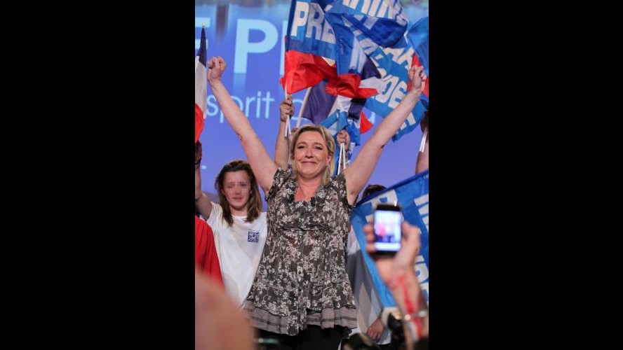 Francia, Le Pen: Hollande sciolga le camere