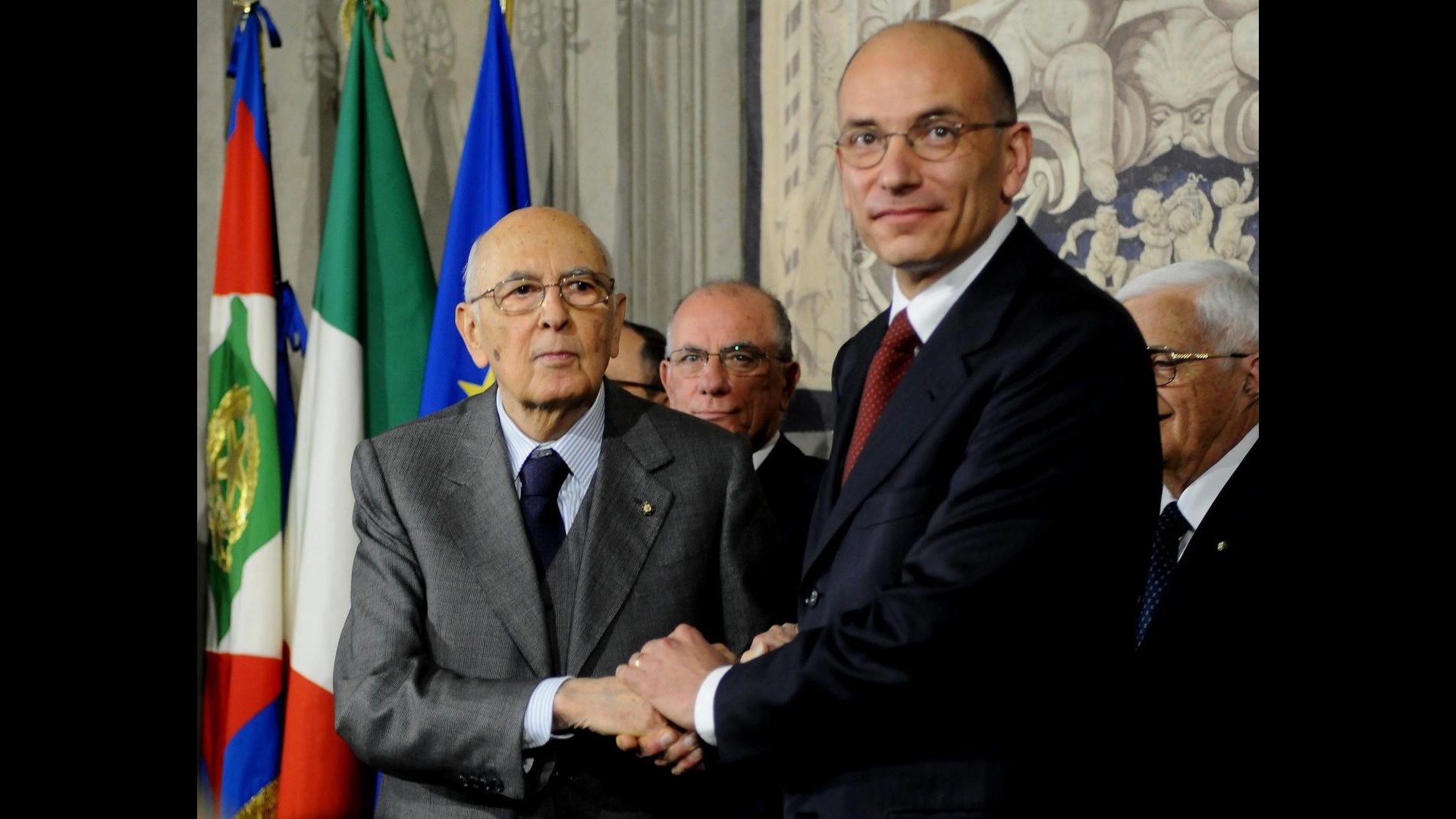 Governo Letta ha giurato al Colle. Dopo sparatoria a P. Chigi: anticipato alle 13 Cdm