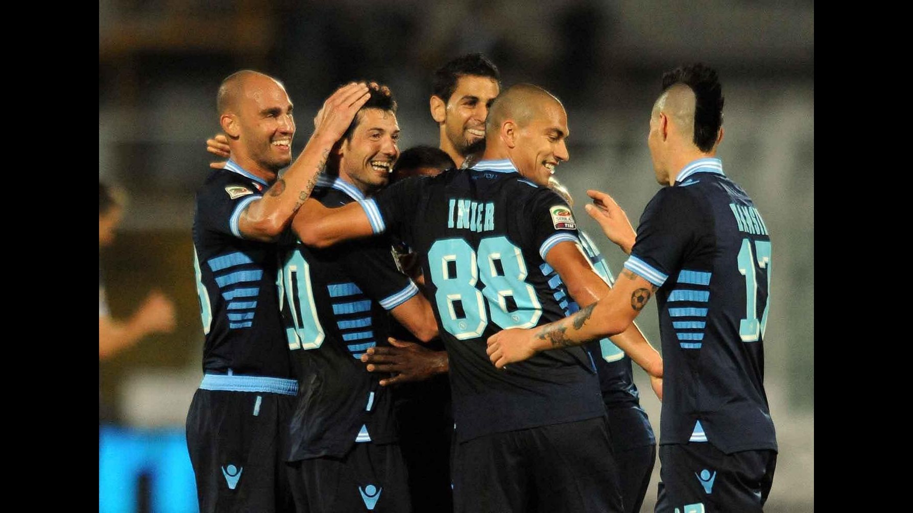 Serie A, Napoli espugna Pescara e rimanda festa scudetto Juve