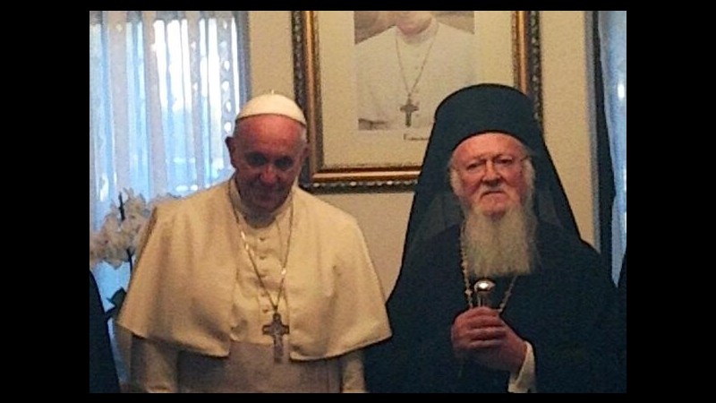 Terra Santa, patriarca Bartolomeo su twitter foto con papa Francesco
