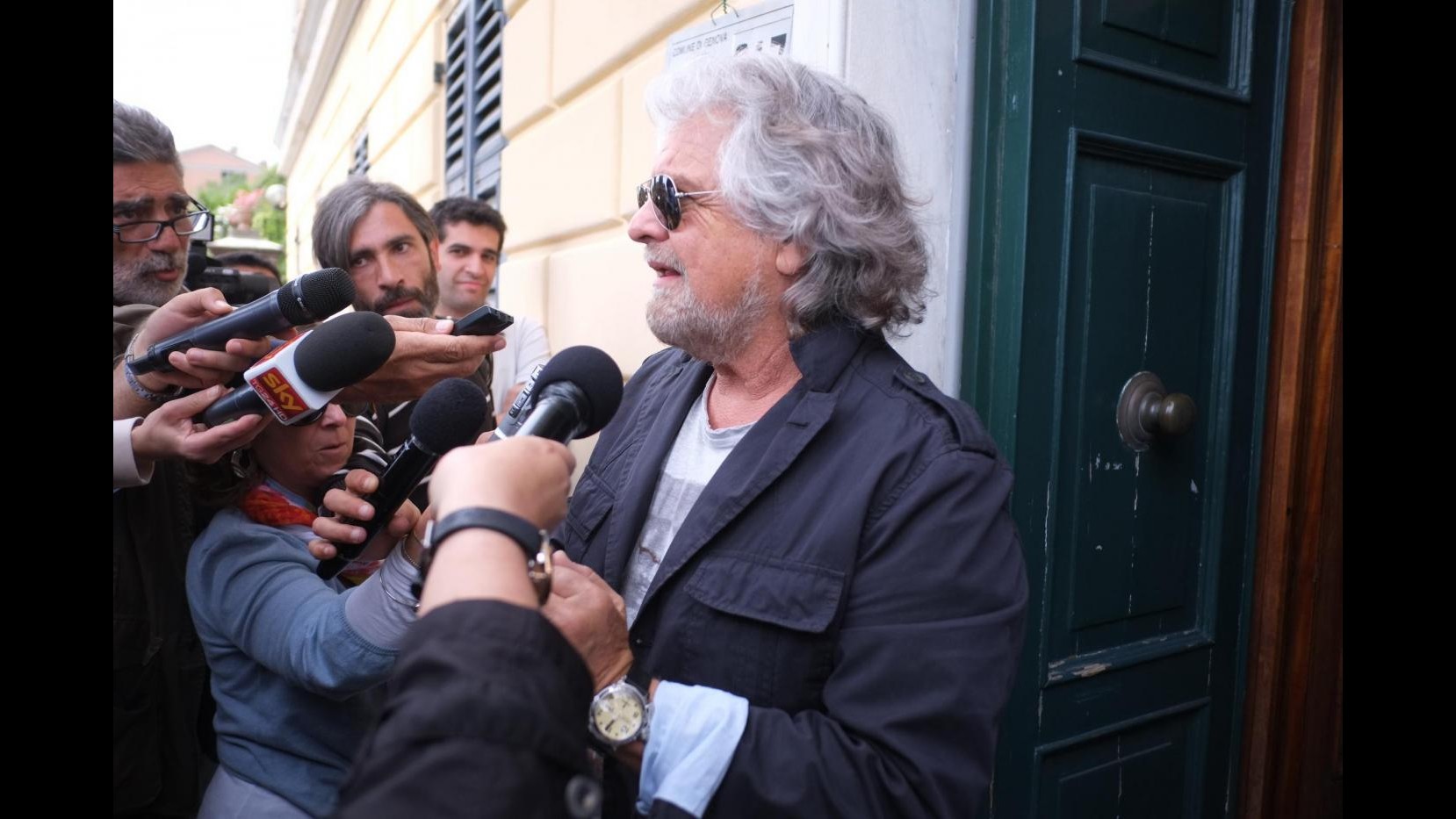 Europee, Grillo vota a Genova: Non facciamo previsioni