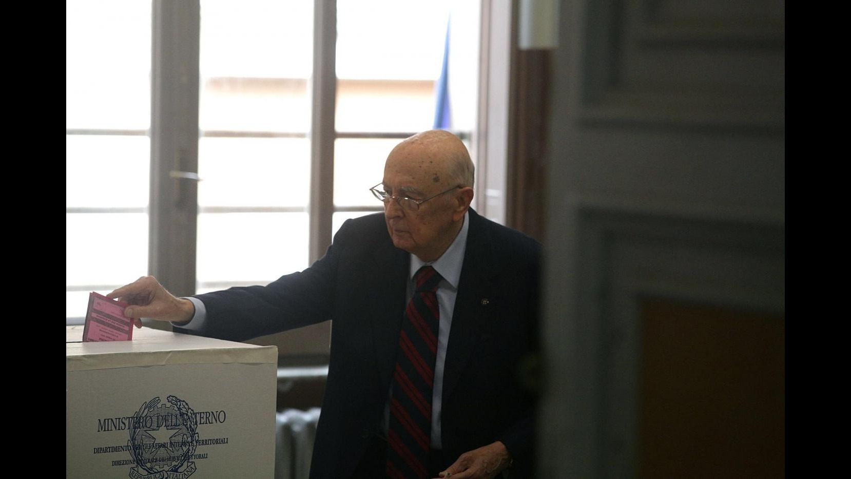 Europee, Napolitano ha votato a Roma nel seggio di via Panisperna
