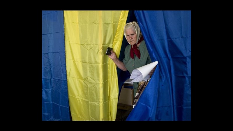 Ucraina, urne aperte per elezioni presidenziali, 21 candidati