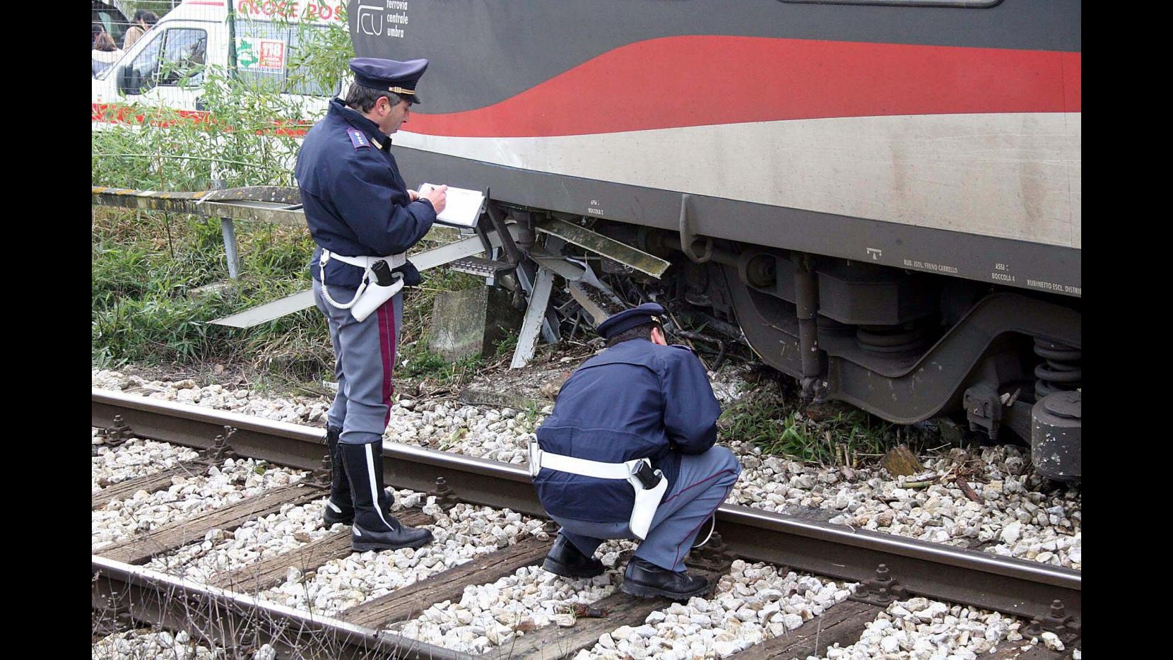 Pescara, bimbo di 3 anni muore travolto da un treno regionale