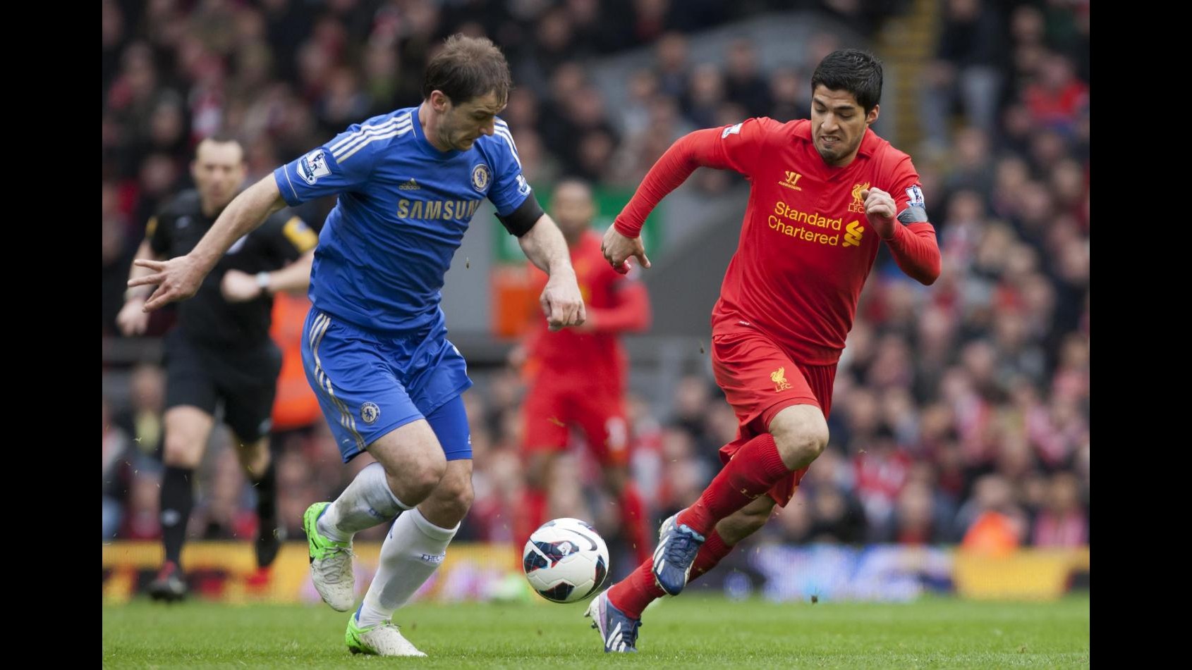 Premier Cameron condanna il morso di Suarez: Gesto spaventoso