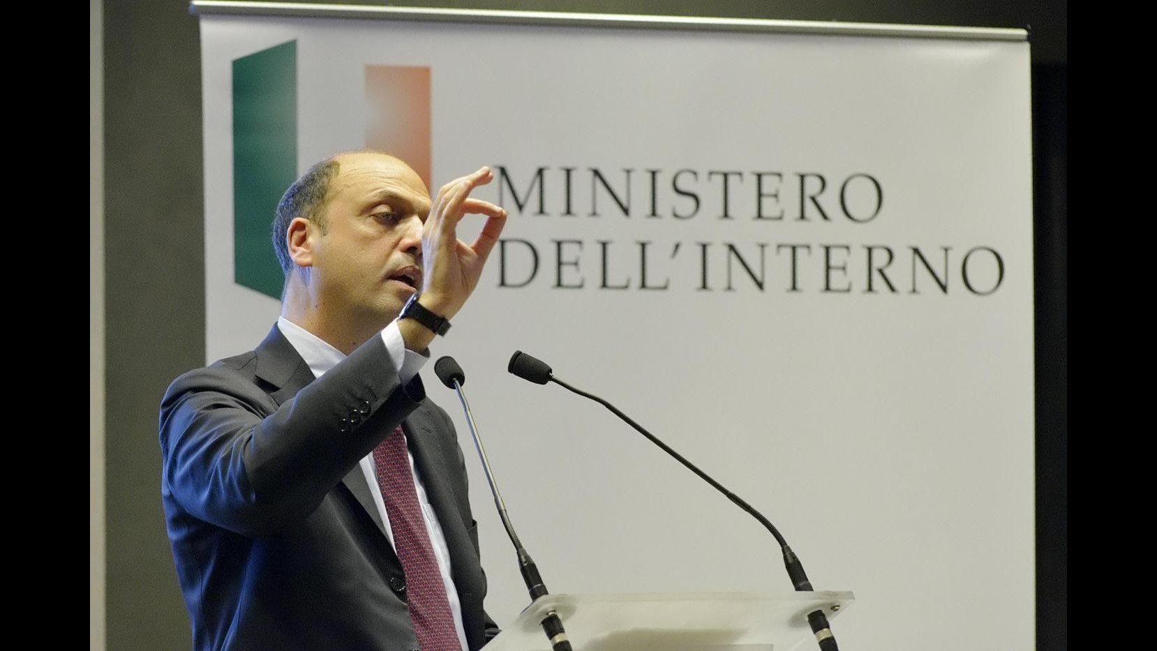 Roma, Alfano: Arrestato oggi primo spacciatore grazie servizio sms