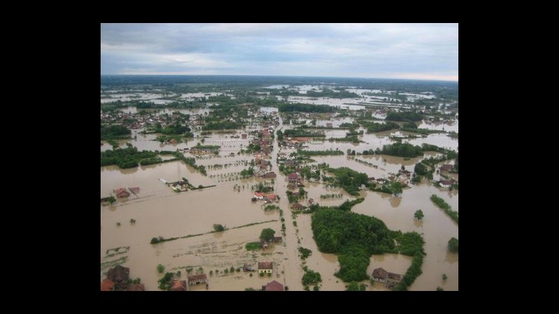 Maltempo, in Bosnia isolati 2 villaggi: possibili focolai malattie