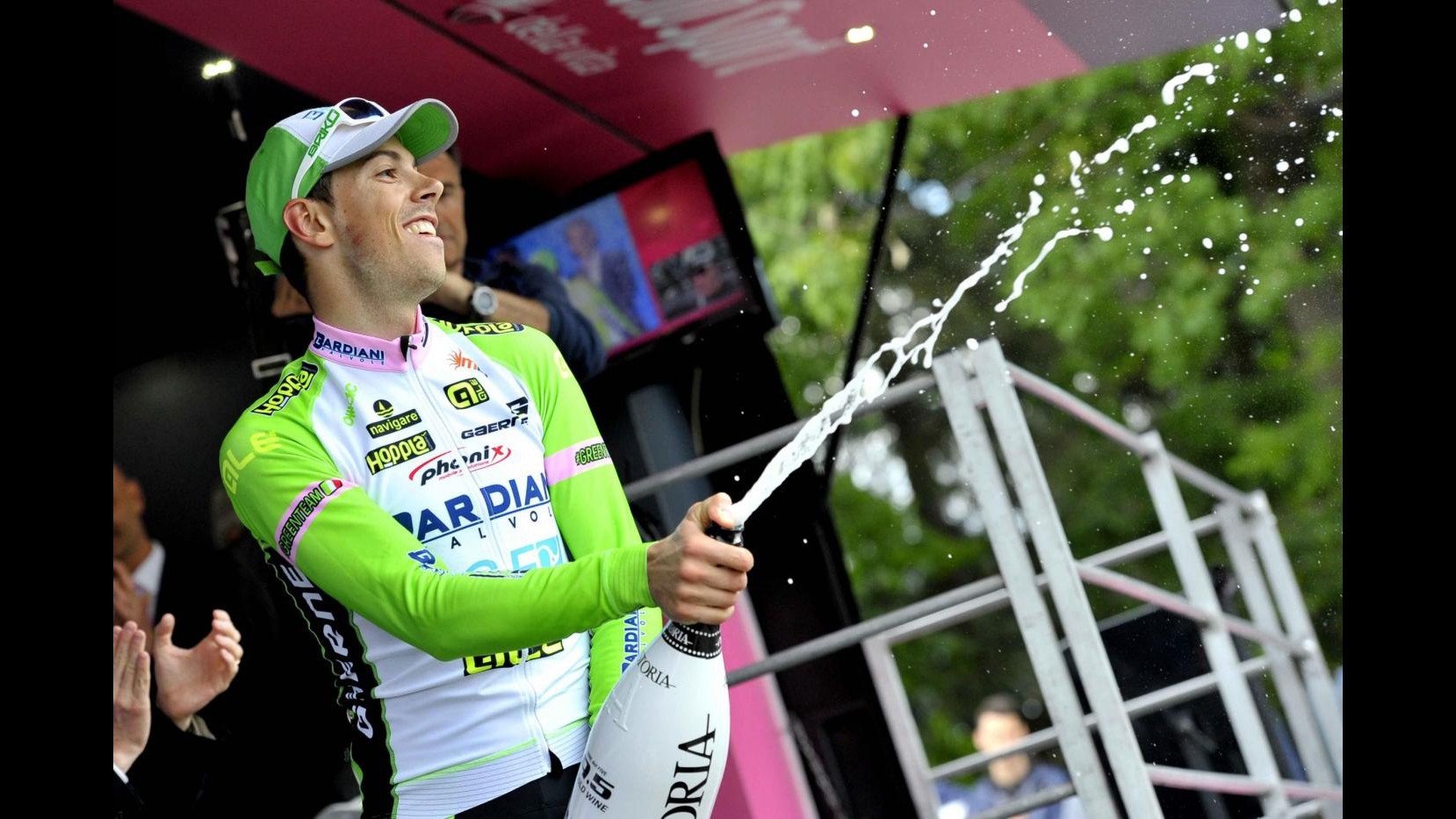 Ciclismo, Giro d’Italia: a Rivarolo la spunta ‘fuggitivo’ Canola, Uran resta in maglia rosa