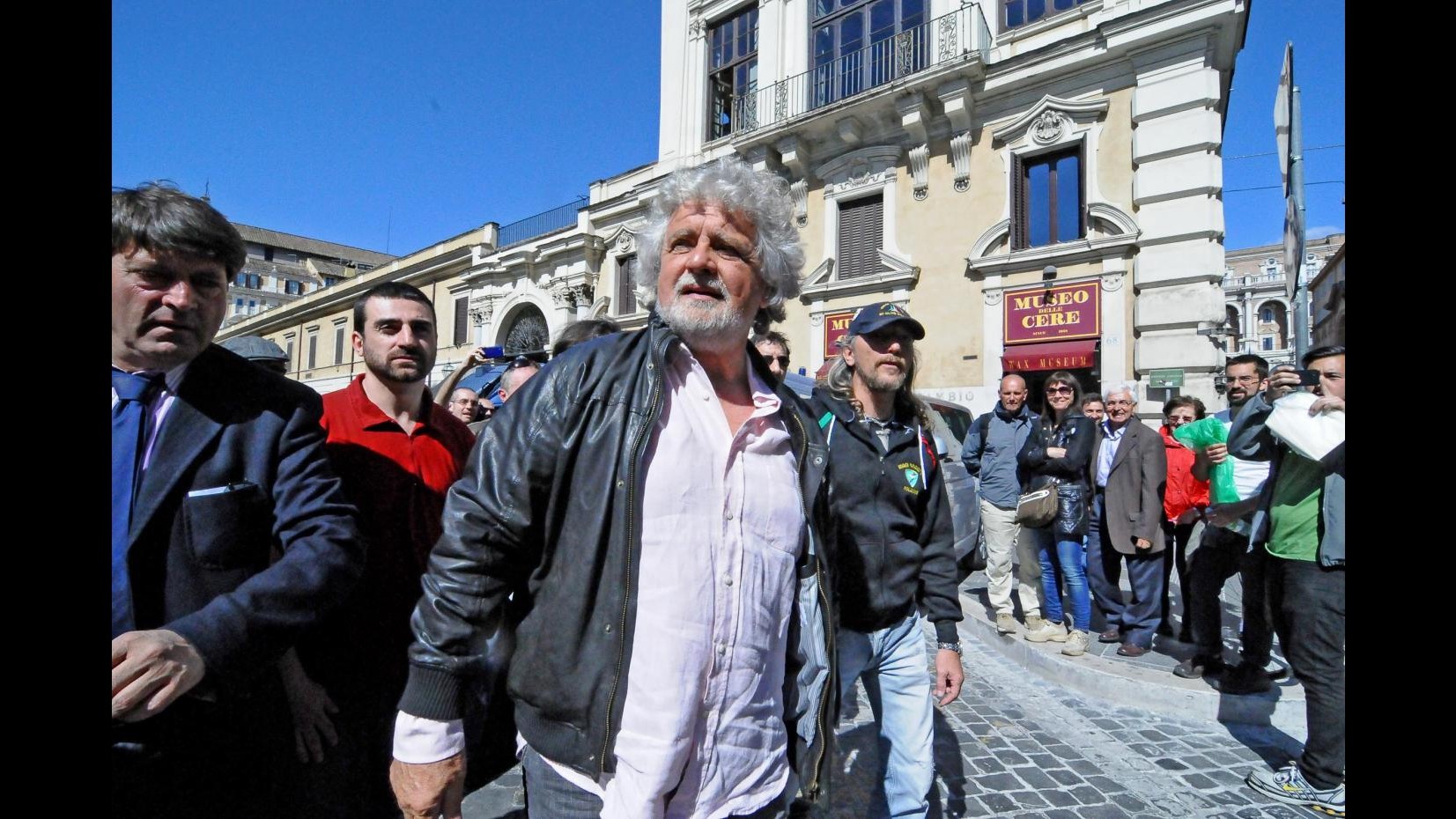 Grillo cita Guccini e attacca: il 25 aprile è morto