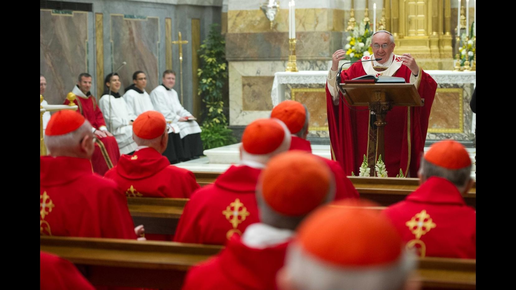 Papa: Ior necessario fino a un certo punto, uscire dalla crisi