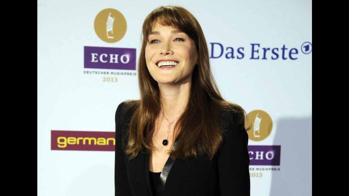 Carla Bruni: Addio premiere dame, sono tornata una ‘cattiva ragazza’